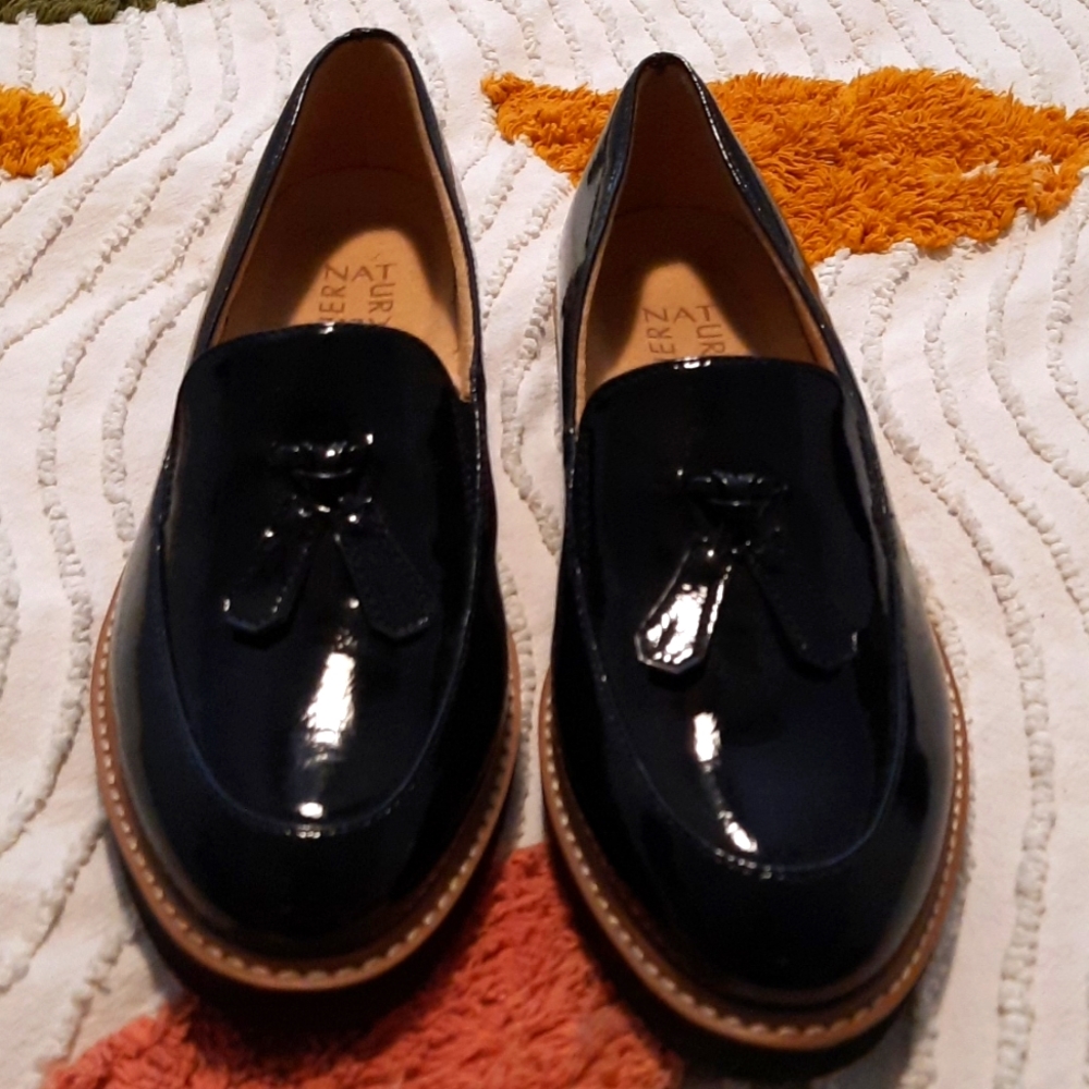 Loafers black